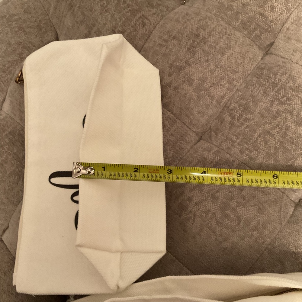 Mrs Canvas Tote with Script Design - Picture 11 of 12